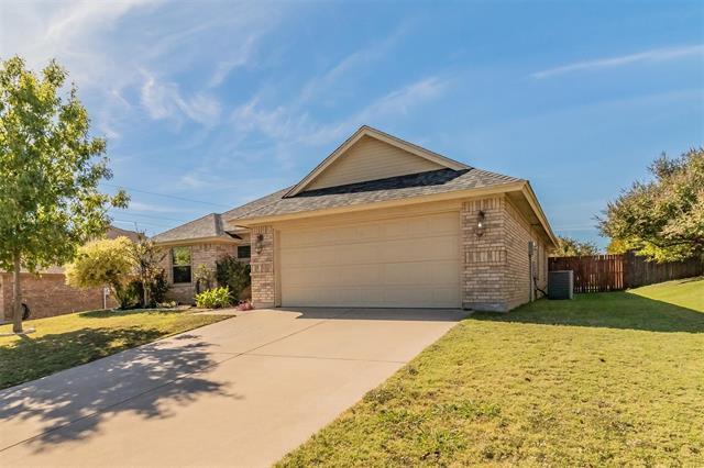 1930 Starwood Dr in Weatherford, TX - Building Photo - Building Photo