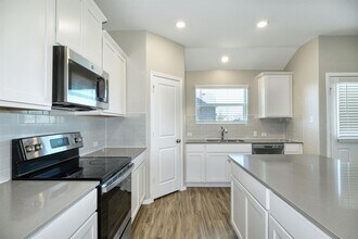 111 Mountain Maple St in Hutto, TX - Building Photo - Building Photo