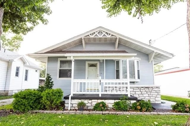 property at 709 W Main St