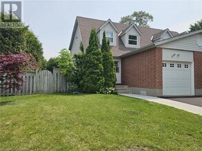 236 Northview Heights Dr in Cambridge, ON - Building Photo - Building Photo