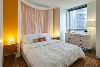 324 E Wacker Dr in Chicago, IL - Building Photo - Building Photo