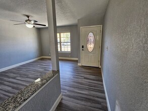 4718 Castle Walk in San Antonio, TX - Building Photo - Building Photo