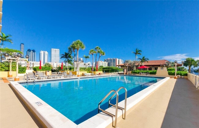 290 174th St, Unit waterview in Sunny Isles Beach, FL - Foto de edificio - Building Photo