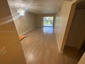 3470 Foxcroft Rd in Miramar, FL - Foto de edificio - Building Photo