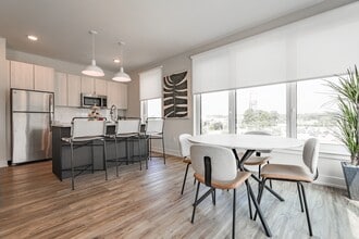Canfield Park at Fairfield Metro in Bridgeport, CT - Foto de edificio - Building Photo