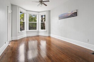 1529 W Nelson St, Unit 1f in Chicago, IL - Building Photo