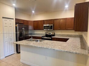 3368 W 92nd Pl in Hialeah, FL - Building Photo - Building Photo