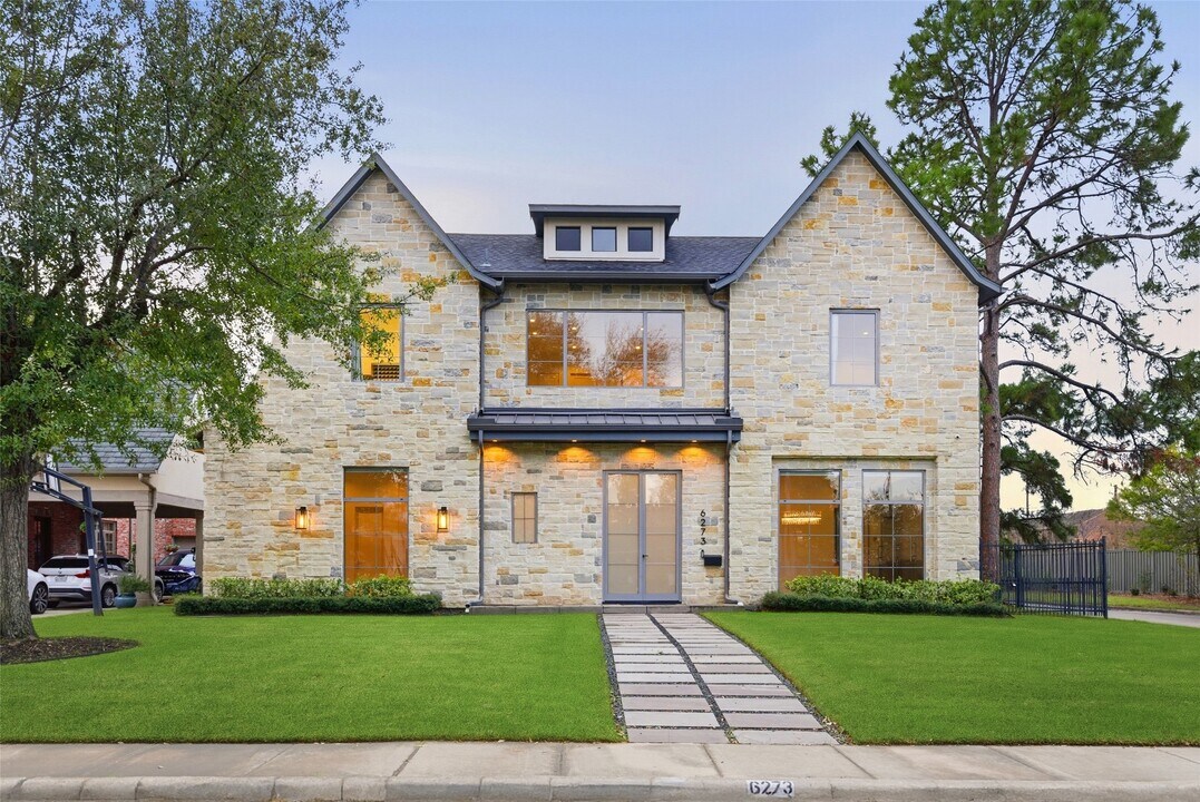 6273 Piping Rock Ln in Houston, TX - Building Photo