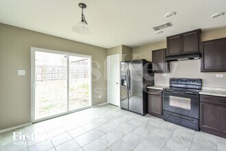 8414 Piedras Crk in San Antonio, TX - Foto de edificio - Building Photo