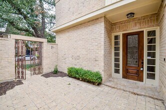 44 Bayou Pointe Dr in Houston, TX - Building Photo - Building Photo