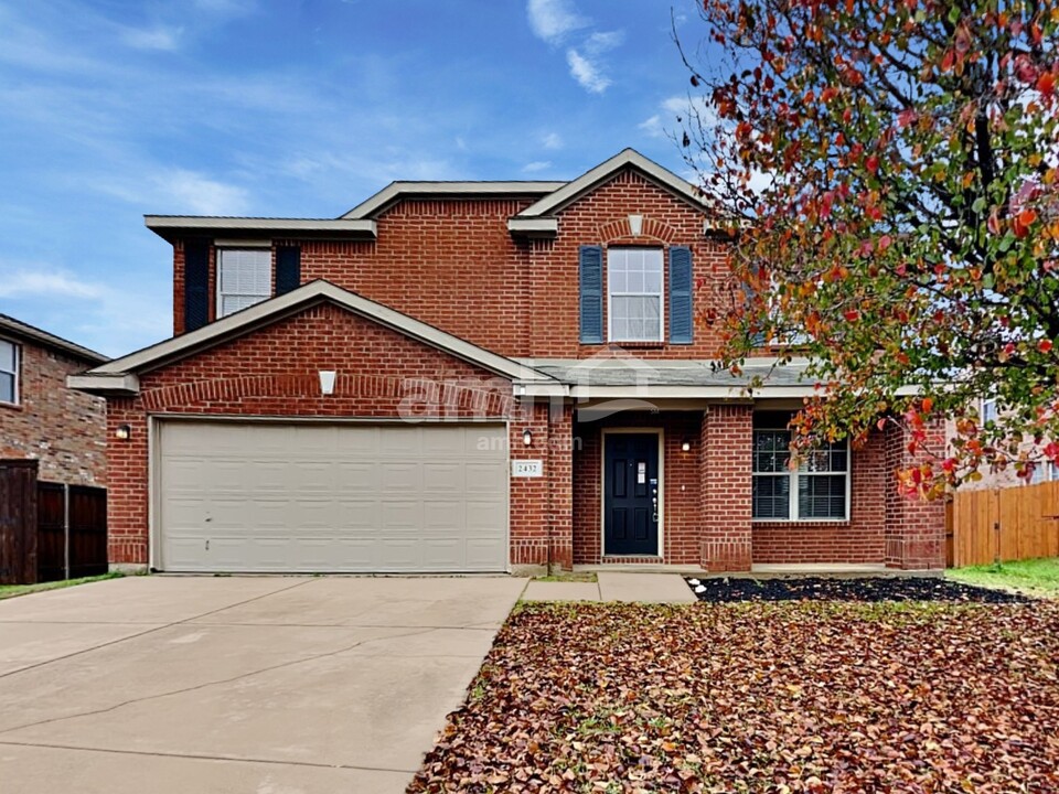 2432 Arroyo Springs Dr in Grand Prairie, TX - Building Photo