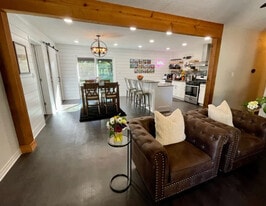 104 SE 12th St in Bentonville, AR - Building Photo