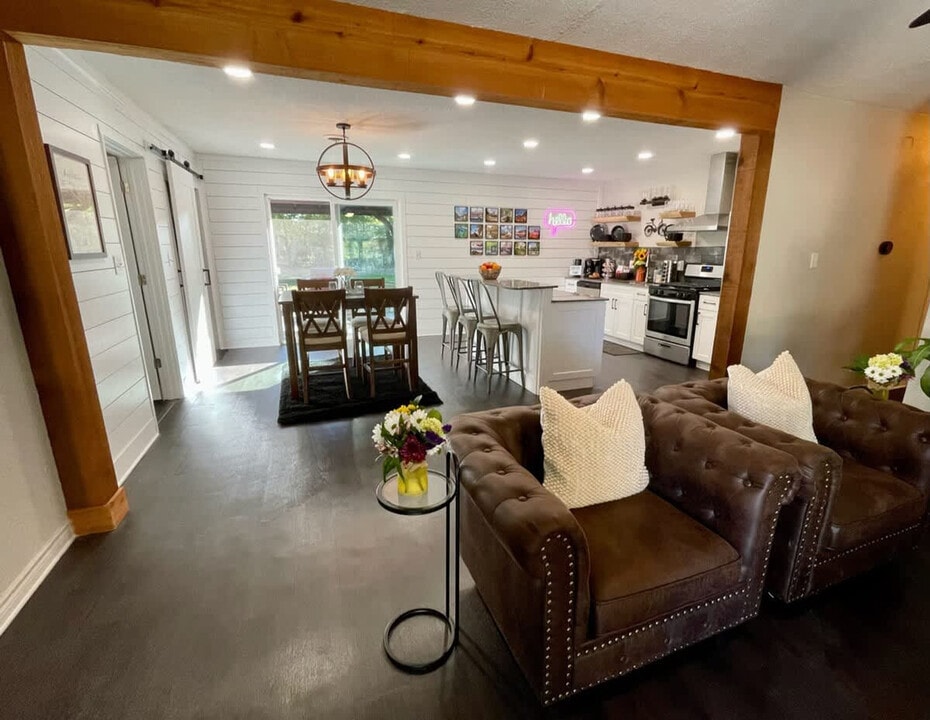 104 SE 12th St in Bentonville, AR - Foto de edificio