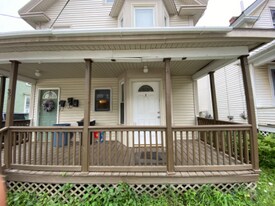 37 Getchell St, Unit 1 in Brewer, ME - Building Photo