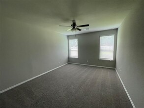 958 Redinger Ridge Dr in Huffman, TX - Building Photo - Building Photo