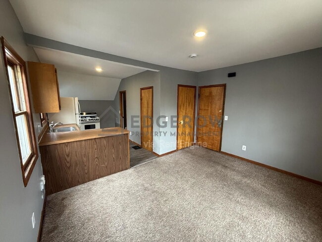 1354 Wealthy St SE in Grand Rapids, MI - Building Photo - Building Photo