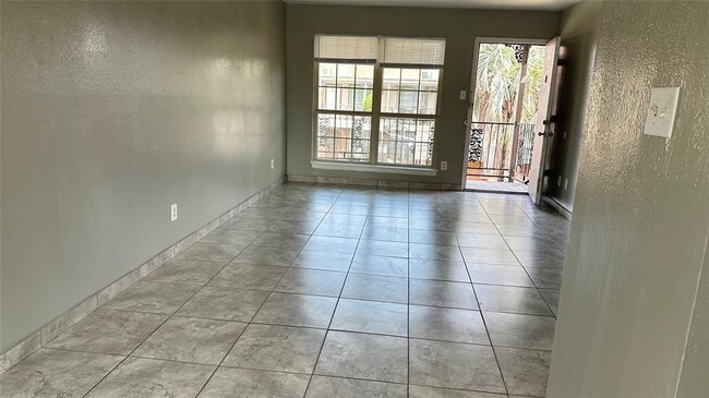 9616 Long Point Rd in Houston, TX - Building Photo - Building Photo