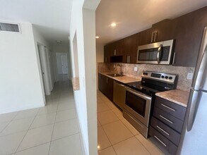 4220 NW 79th Ave, Unit 2B in Doral, FL - Building Photo - Building Photo