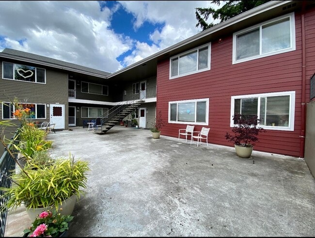 1424 NE 69th Ave in Portland, OR - Building Photo - Building Photo
