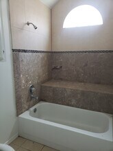 1622 Orlando St, Unit A in Edinburg, TX - Foto de edificio - Building Photo