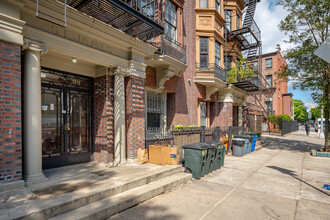 66 Saint James Pl in Brooklyn, NY - Building Photo - Building Photo