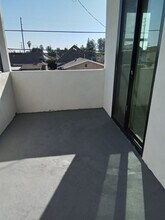 1164 E Adams Blvd in Los Angeles, CA - Foto de edificio - Building Photo