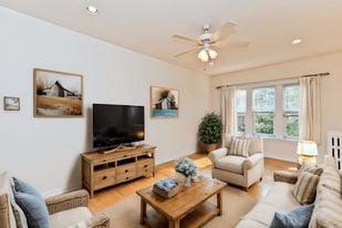 Harry Frank Building - 1938 W Lawrence Ave in Chicago, IL - Building Photo