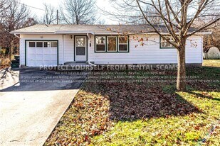 143 E Cleburn St in Fayetteville, AR - Building Photo