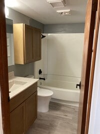 407 W Divide Ave photo'