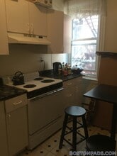 208 Winthrop Rd in Brookline, MA - Foto de edificio - Building Photo