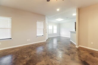 701 Algerita Dr in Georgetown, TX - Foto de edificio - Building Photo