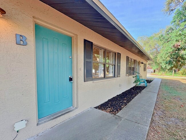 427 6th Ave NE in Largo, FL - Building Photo - Building Photo