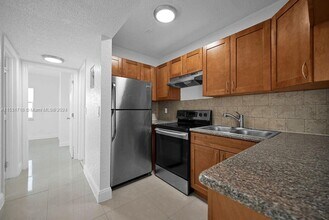 678 Kathy Ct, Unit 1-4 in Margate, FL - Building Photo - Building Photo