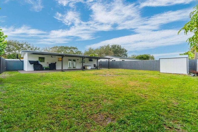 5070 SW 94th Terrace in Cooper City, FL - Building Photo - Building Photo