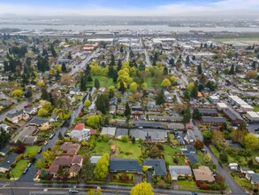 2617 E McLoughlin Blvd in Vancouver, WA - Foto de edificio - Building Photo