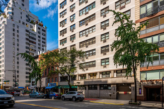 411 E 57th St in New York, NY - Building Photo - Building Photo