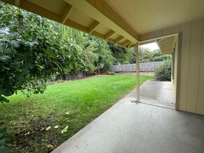 931 La Loma Dr in Medford, OR - Building Photo - Building Photo