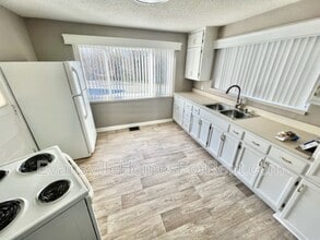 4624 New Harmony Rd in Evansville, IN - Building Photo - Building Photo