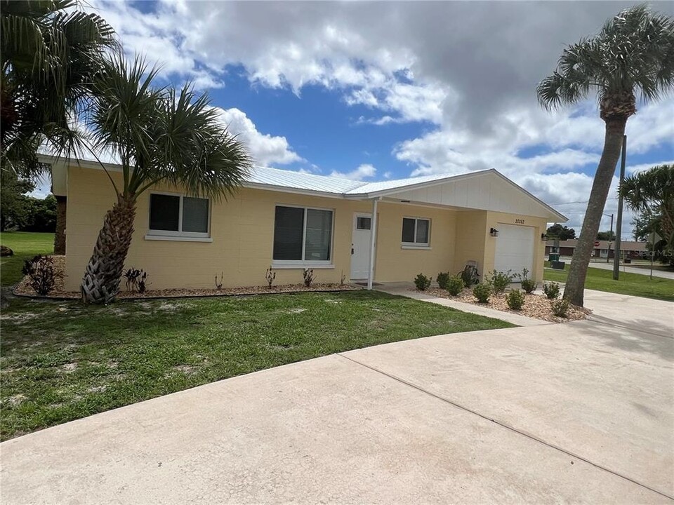 20282 Albury Dr in Port Charlotte, FL - Building Photo