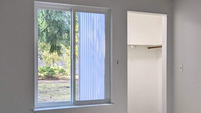 14635 NE 32nd St in Bellevue, WA - Building Photo - Building Photo