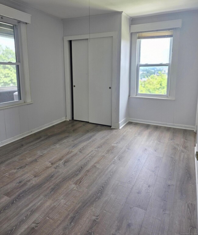 28 Starview Ave in Waterbury, CT - Foto de edificio - Building Photo