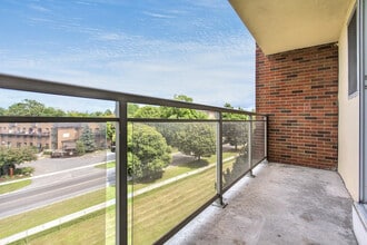 Green Park in Kingston, ON - Building Photo - Building Photo