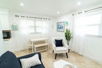 3230 NE 13th St in Pompano Beach, FL - Foto de edificio - Building Photo