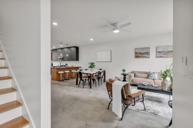 property at 559 S Lyerly St