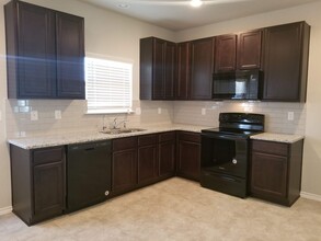 7347 Braes Cor in San Antonio, TX - Building Photo - Building Photo