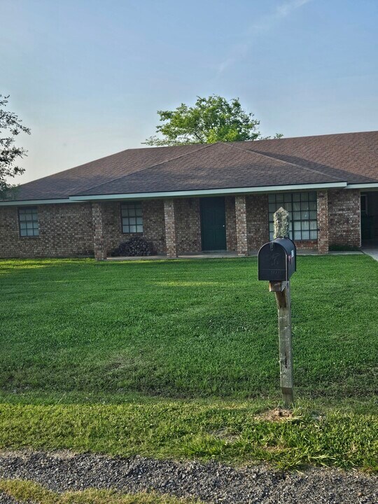 16320 Langlinais Ln in Abbeville, LA - Building Photo