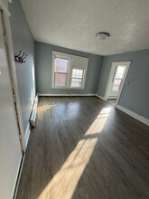 10 Erwin Pl, Unit 3 floor in New Britain, CT - Building Photo - Building Photo