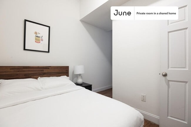 Private bedroom in 4 bed/1 bath Home in New York, NY - Building Photo - Building Photo