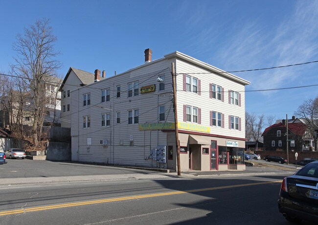 1719 E Main St in Waterbury, CT - Foto de edificio - Building Photo