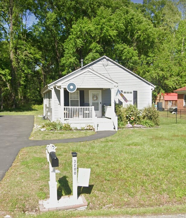 3200 Dupuy Rd in South Chesterfield, VA - Building Photo